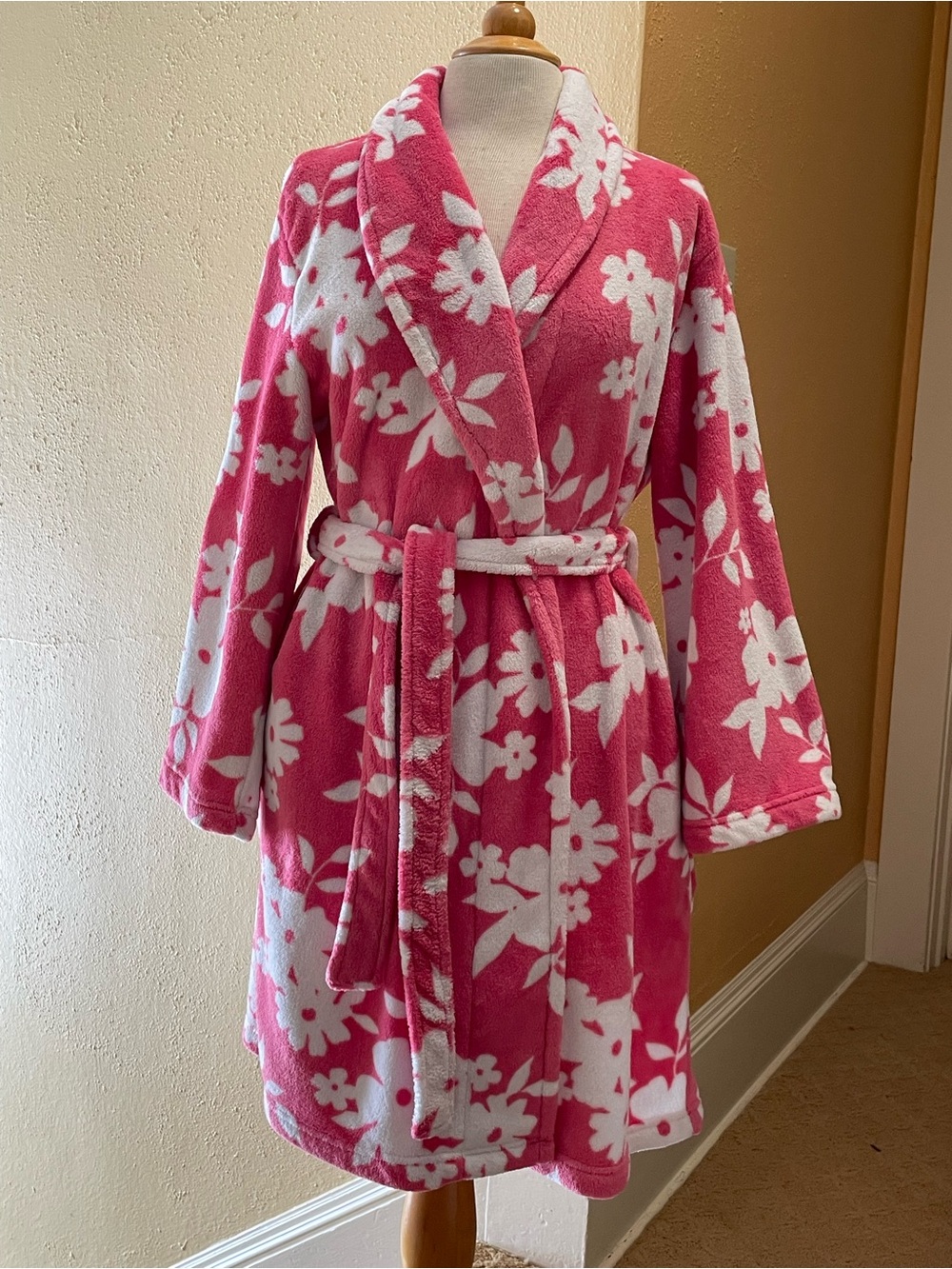 Charter Club Pink & White Floral Plush Bathrobe